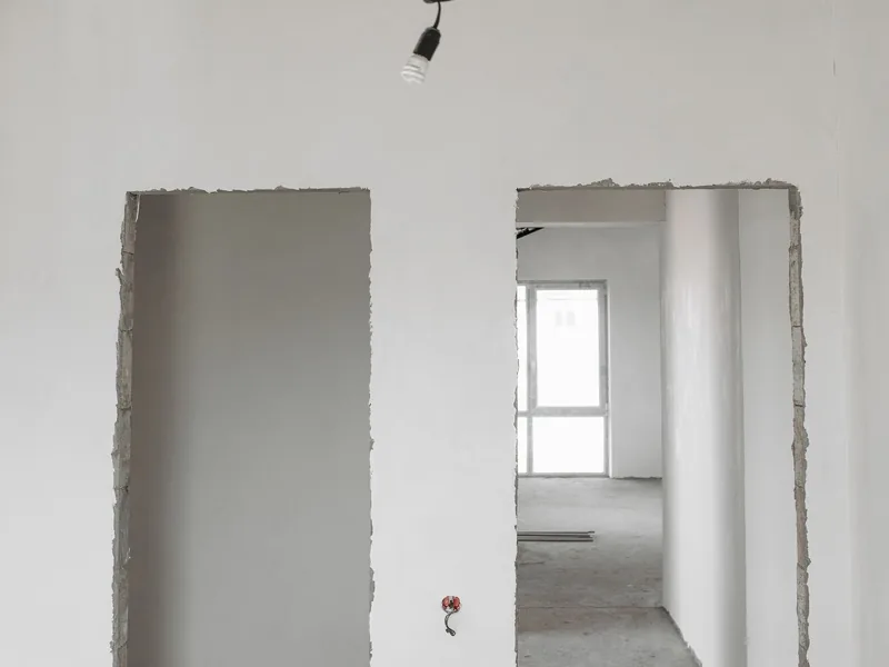Vollständig leergeräumter Wohnraum nach der Entrümpelung